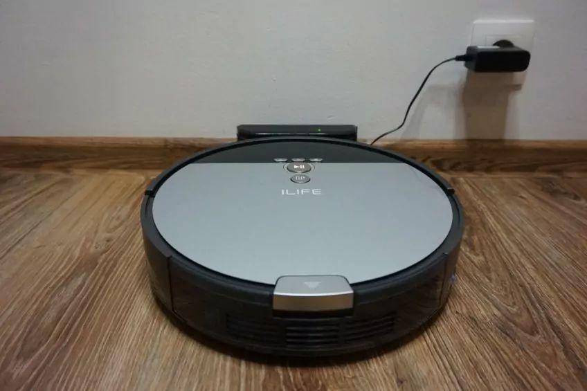 Robot Ilife V8S w bazie