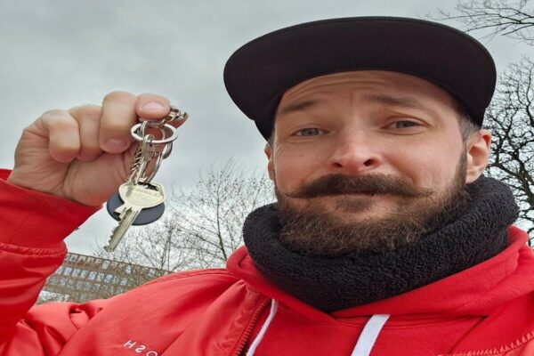 Adam Van Bendler odebrał klucze do siedziby fundacji