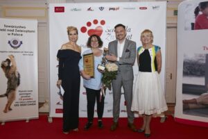 Prowadzący i laureatka