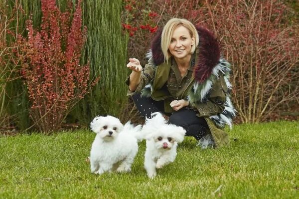 Wywiad z Anną Wyszkoni, Ania Wyszkoni z dwoma maltańczykami