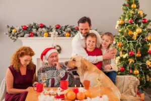 Goście i pies podczas świąt