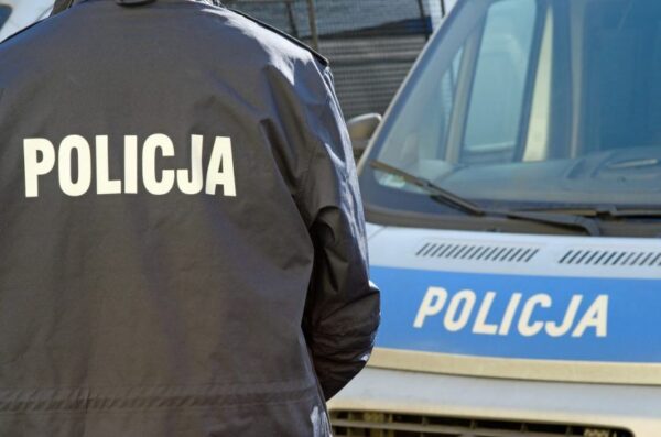 Drogówka na ratunek tonącemu psu