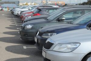 Samochody na parkingu
