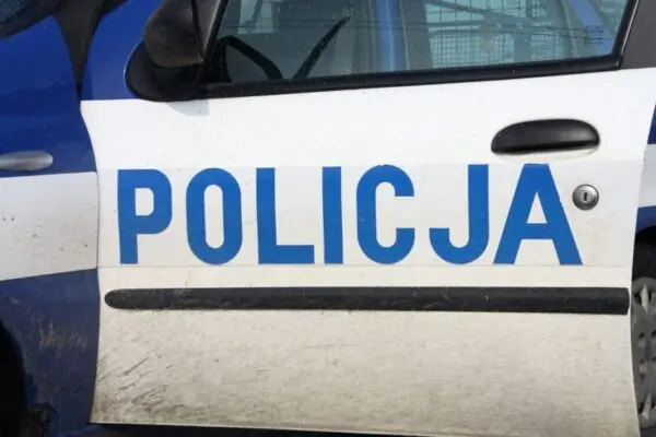 Żywe zwłoki psiego staruszka w łódzkim mieszkaniu. Gnił, zjadany przez muchy