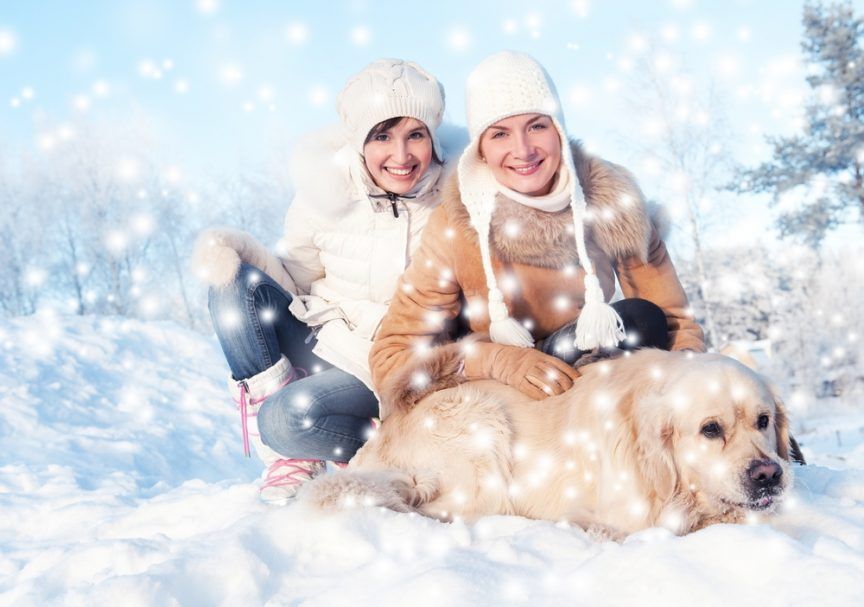 Rodzina z psem zimą