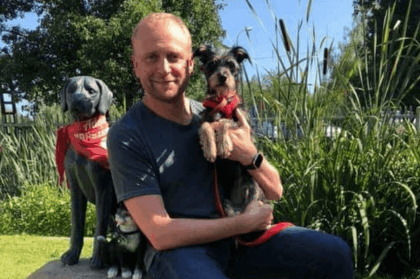 Piotr Adamczyk adoptował psa